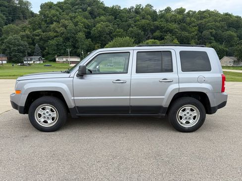 Used 2016 Jeep Patriot Sport w/ Power Value Group AWD/4WD image 8