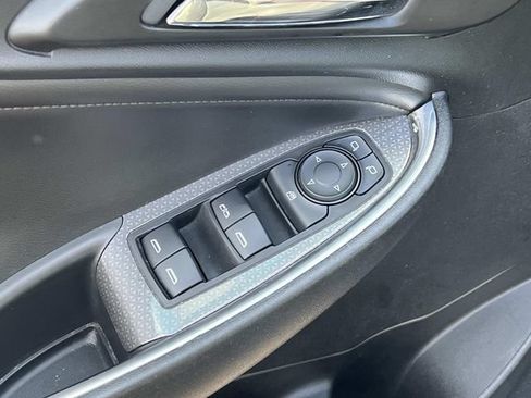 Used 2019 Chevrolet Malibu LT w/ Leather Package FWD image 13