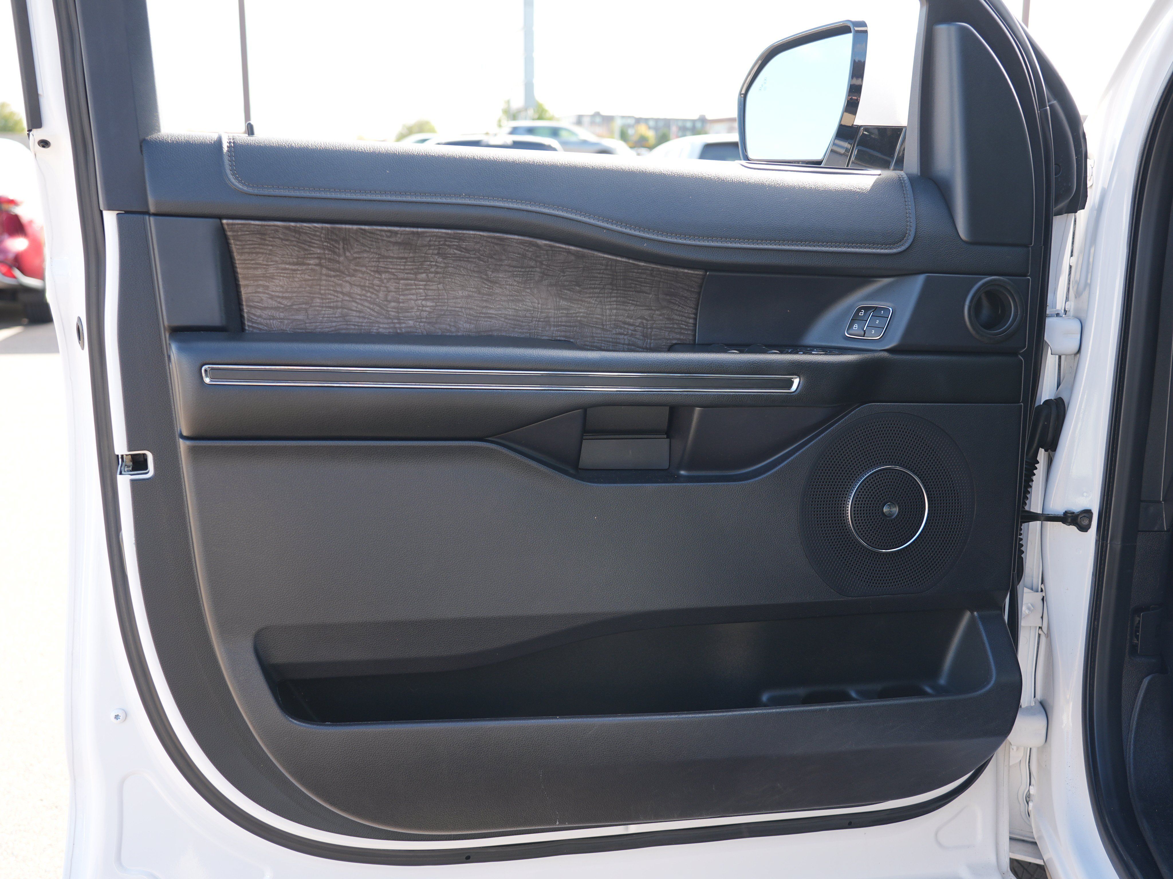 Used 2019 Ford Expedition Limited w/ Equipment Group 301A AWD/4WD image 14