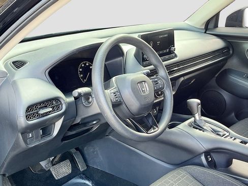 Used 2023 Honda HR-V LX image 9
