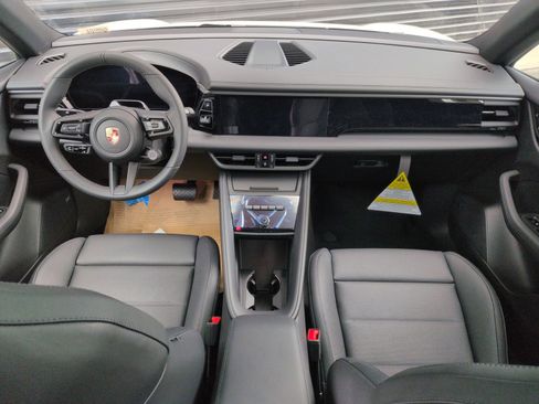 New 2026 Porsche Macan Electric image 22