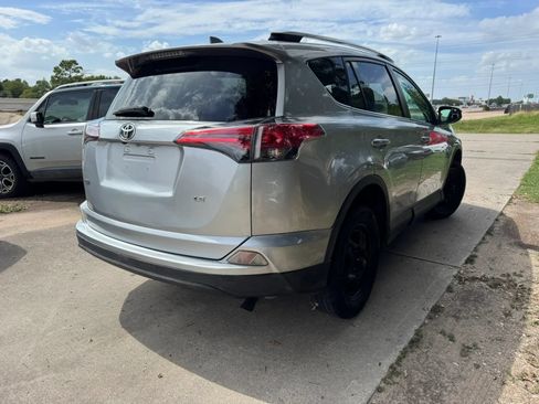 Used 2016 Toyota RAV4 LE FWD image 6