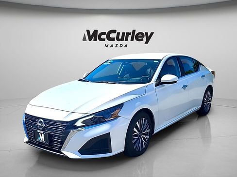 Used 2023 Nissan Altima 2.5 SV FWD image 3