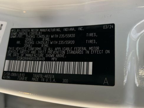 Used 2024 Toyota Highlander Limited image 46