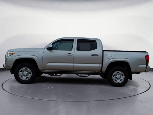 Used 2022 Toyota Tacoma SR image 2