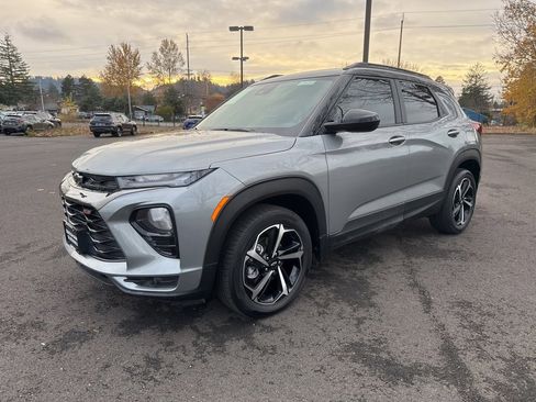 Used 2023 Chevrolet TrailBlazer RS w/ Sun and Liftgate Package image 3