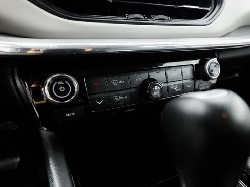 Used 2022 Jeep Compass Limited image 26