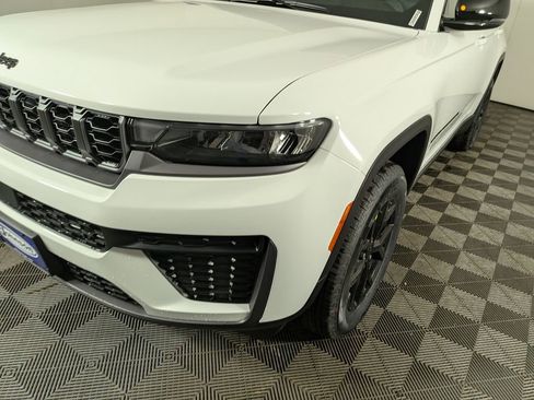 New 2026 Jeep Grand Cherokee Laredo image 12