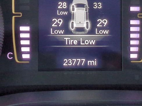 Used 2021 Jeep Cherokee Latitude Plus w/ Security Package image 14