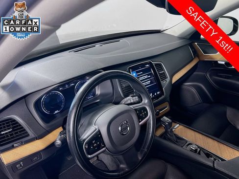 Used 2022 Volvo XC90 T6 Momentum w/ Climate Package AWD/4WD image 9