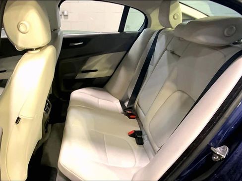 Used 2017 Jaguar XE Premium image 20