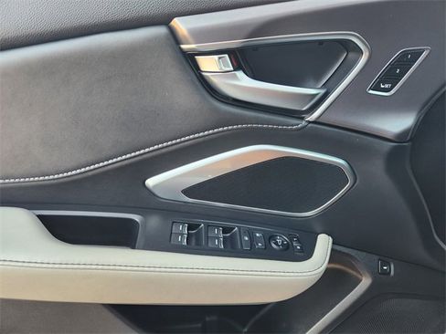 Used 2025 Acura RDX SH-AWD image 28