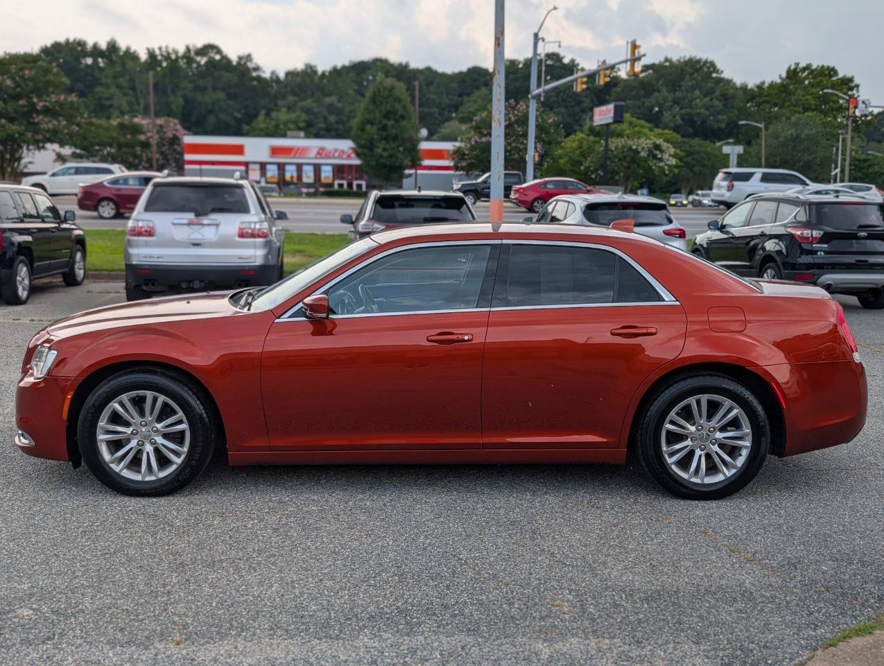 Used 2021 Chrysler 300 Touring L RWD image 2