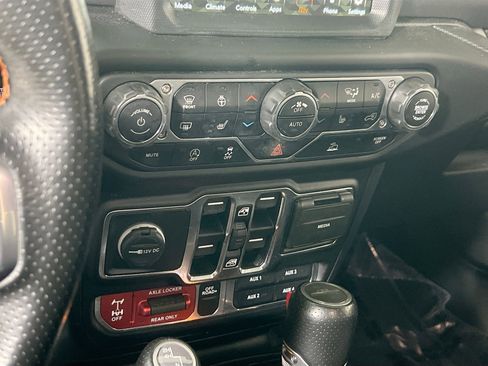 Used 2022 Jeep Gladiator Mojave w/ Cold Weather Group image 16