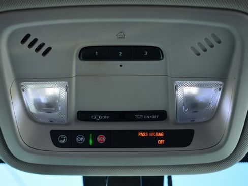 Used 2018 Chevrolet Traverse LT image 39