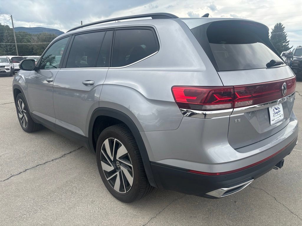 Used 2025 Volkswagen Atlas SE AWD/4WD image 6