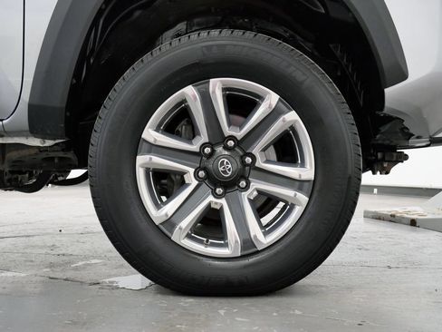 Used 2022 Toyota Tacoma TRD Off-Road w/ Technology Package AWD/4WD image 31