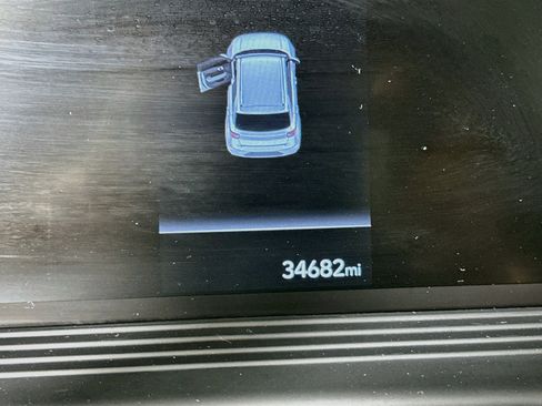 Used 2025 Hyundai Venue SEL FWD image 18