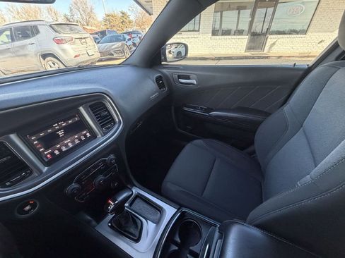 Used 2020 Dodge Charger SXT w/ Blacktop Package image 17