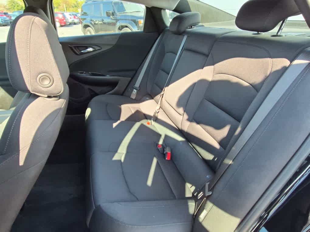 Used 2025 Chevrolet Malibu LT FWD image 8
