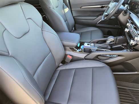 New 2025 Kia Telluride S image 10
