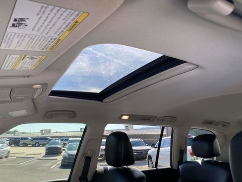 Used 2021 Nissan Armada SL w/ Captain's Chairs Package RWD image 18