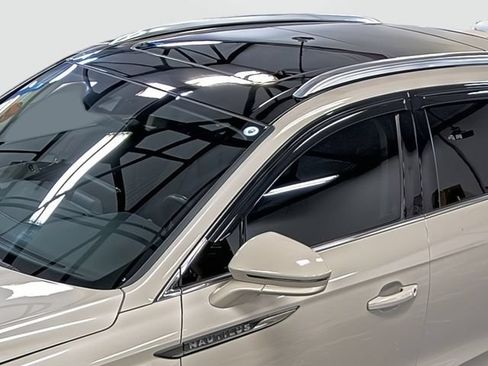 Used 2022 Lincoln Nautilus Reserve w/ Equipment Group 202A AWD/4WD image 9