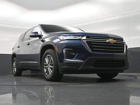 Used 2023 Chevrolet Traverse LT FWD image 30