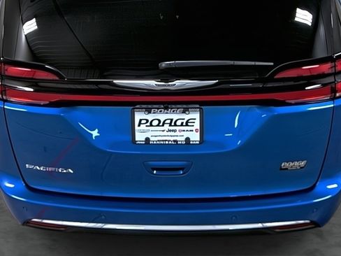 New 2026 Chrysler Pacifica Select image 11