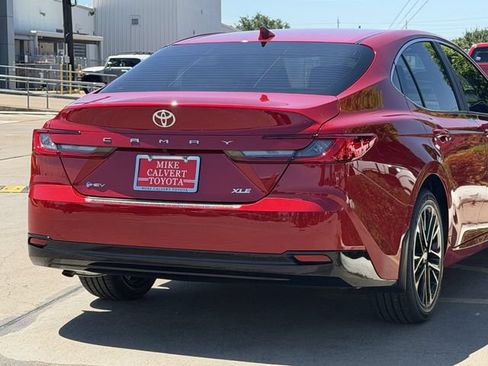 Used 2026 Toyota Camry XLE FWD image 7