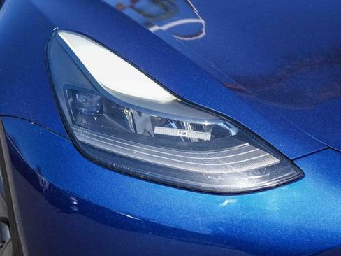 Used 2021 Tesla Model 3 Standard Range Plus image 4