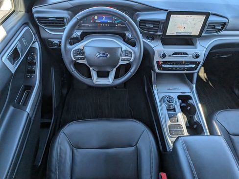 Used 2022 Ford Explorer XLT w/ Equipment Group 202A image 13
