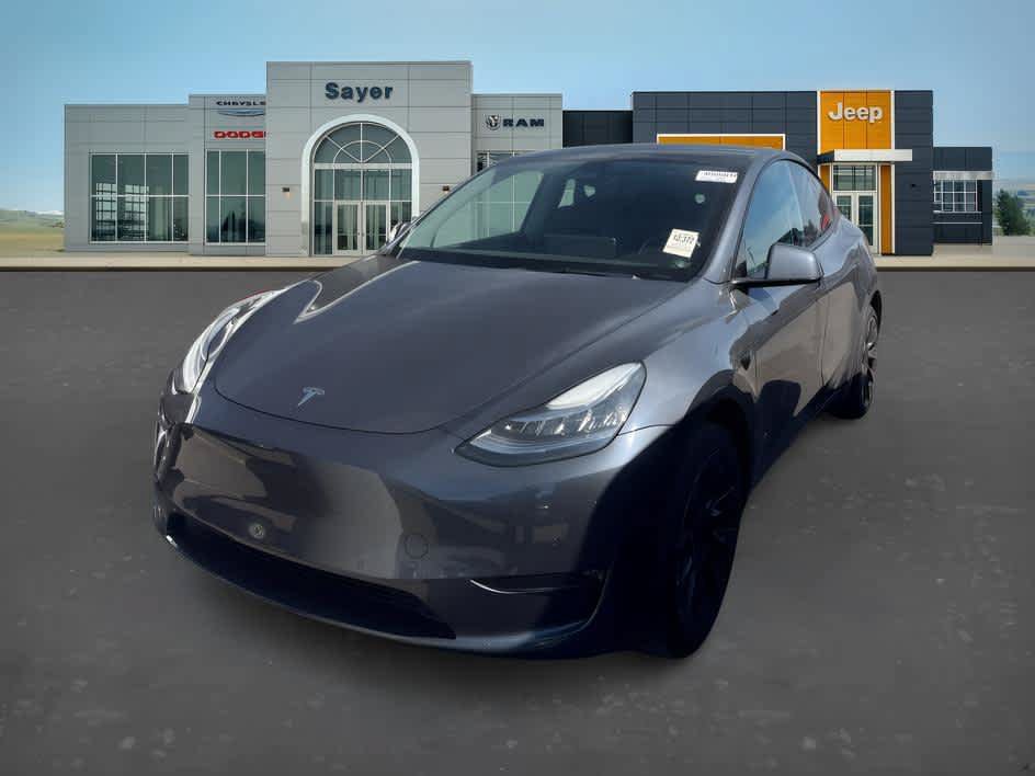 Used 2022 Tesla Model Y Long Range AWD/4WD image 1