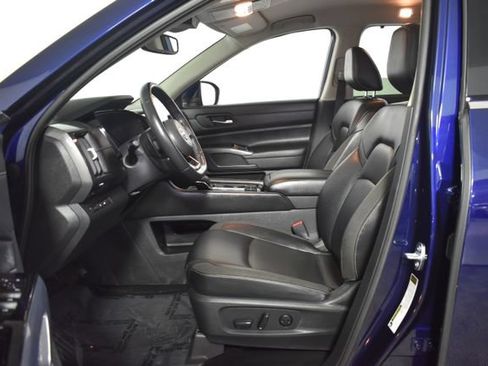 Used 2022 Nissan Pathfinder SL w/ SL Black Package AWD/4WD image 11