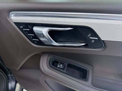 Used 2023 Porsche Macan image 30