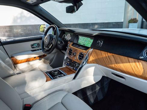 Certified 2021 Rolls-Royce Cullinan image 2