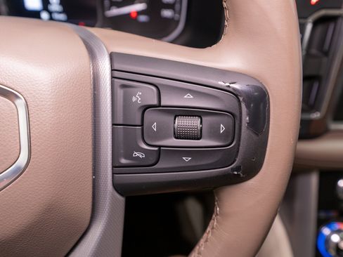 Used 2021 GMC Yukon Denali w/ Advanced Technology Package AWD/4WD image 31