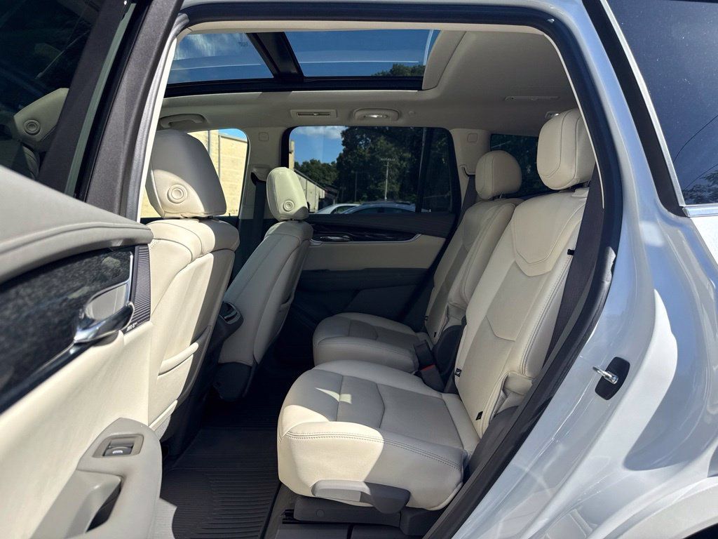 Used 2021 Cadillac XT6 Premium Luxury AWD/4WD image 16