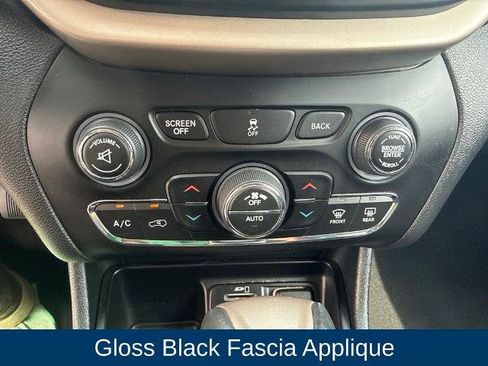 Used 2017 Jeep Cherokee Limited FWD image 20
