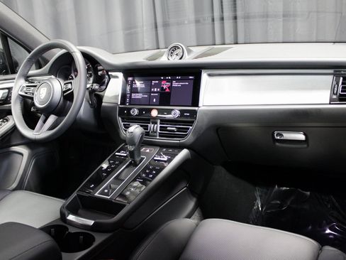 New 2026 Porsche Macan image 22