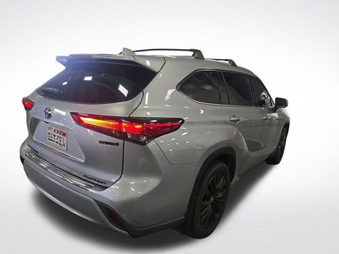 Used 2021 Toyota Highlander Platinum AWD/4WD image 3