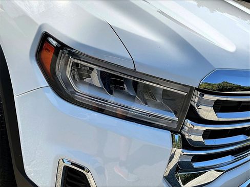 Certified 2023 GMC Acadia SLT image 32