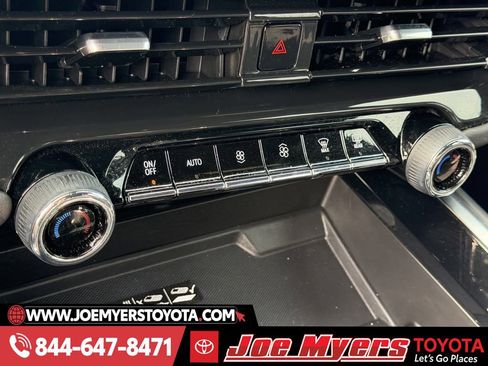 Used 2025 Chevrolet Suburban RST w/ Comfort Package image 20