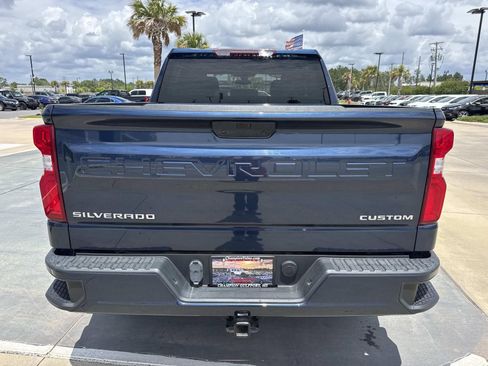 Used 2022 Chevrolet Silverado 1500 Custom w/ Safety Confidence Package AWD/4WD image 6