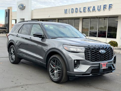 New 2026 Ford Explorer ST-Line w/ ST-Line Street Pack AWD/4WD image 1