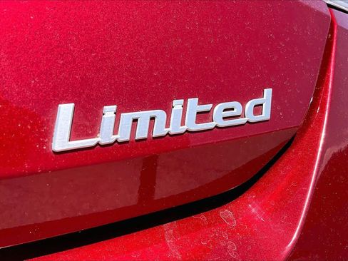 Used 2025 Hyundai Elantra Limited FWD image 30