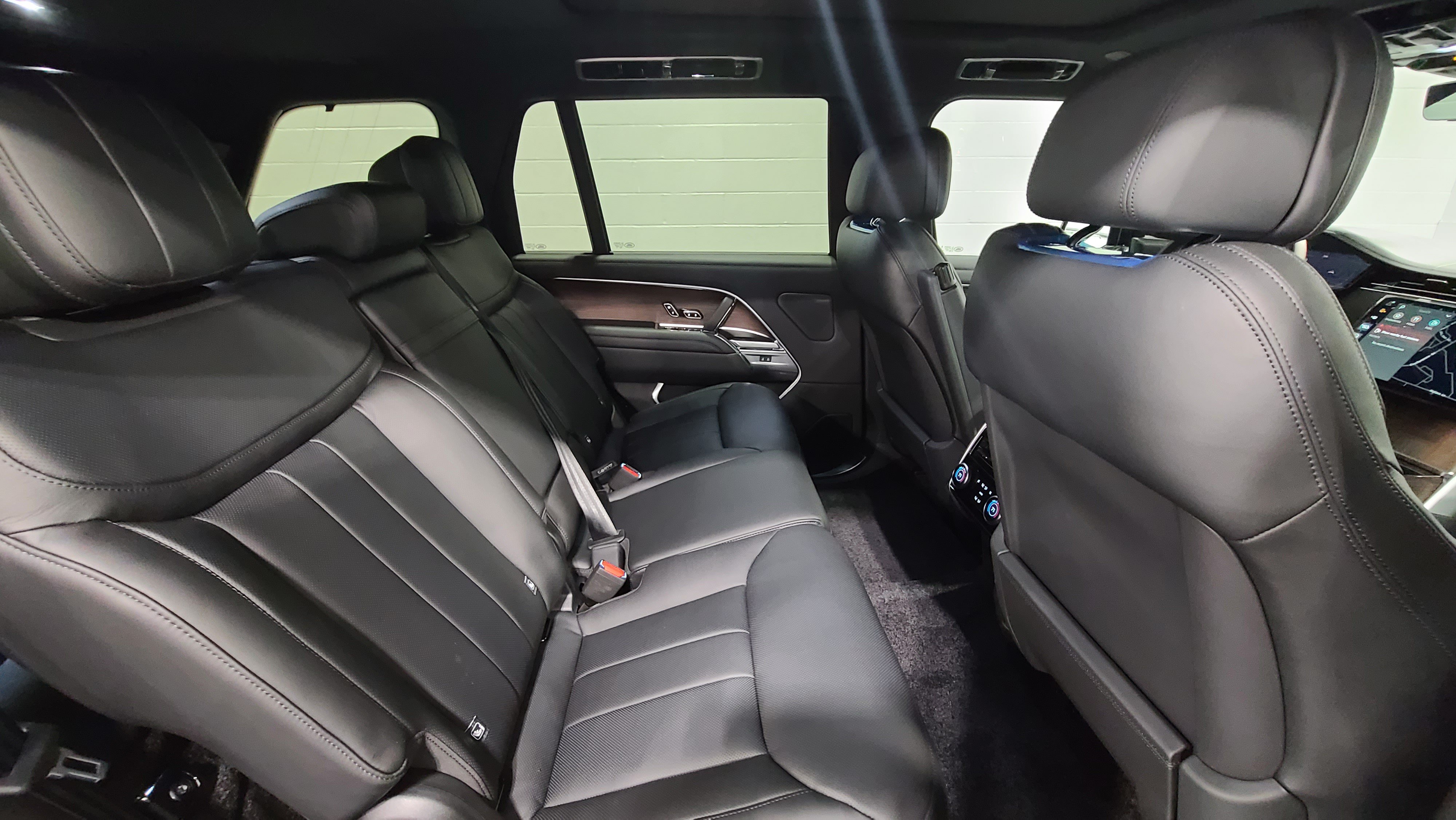 New 2026 Land Rover Range Rover Long Wheelbase SE AWD/4WD image 16