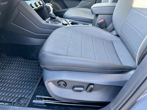 New 2024 Volkswagen Taos SE image 13