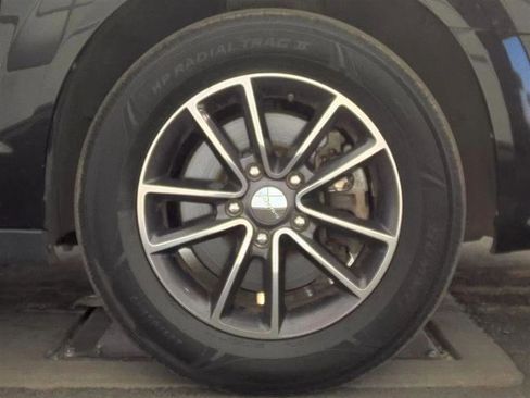 Used 2017 Dodge Grand Caravan SXT FWD image 10