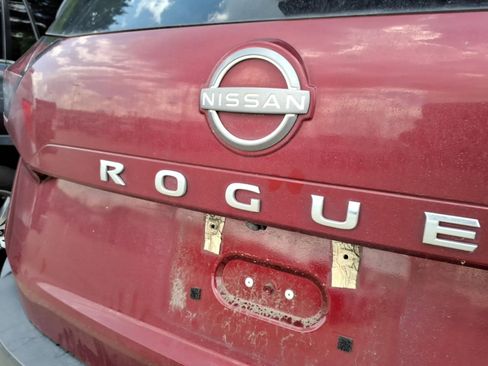 Used 2022 Nissan Rogue S FWD image 10